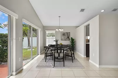 18946 NW 10th St, Pembroke Pines, FL 33029 - Photo 7