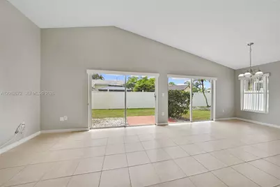 18946 NW 10th St, Pembroke Pines, FL 33029 - Photo 5