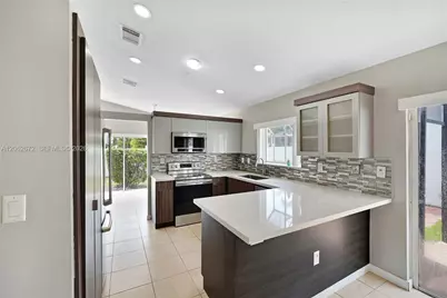 18946 NW 10th St, Pembroke Pines, FL 33029 - Photo 11