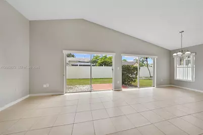 18946 NW 10th St, Pembroke Pines, FL 33029 - Photo 5