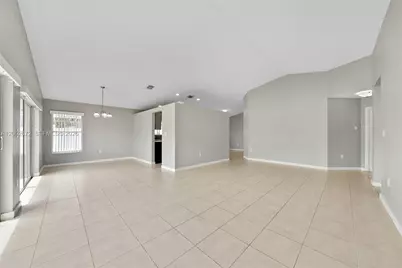 18946 NW 10th St, Pembroke Pines, FL 33029 - Photo 9