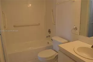 9320 Fontainebleau Blvd, Miami, FL 33172 - Photo 13