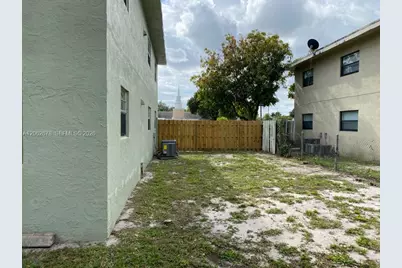 35 NE 13th St #1, Fort Lauderdale, FL 33304 - Photo 21