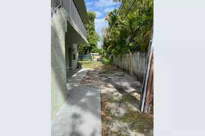 35 NE 13th St #1, Fort Lauderdale, FL 33304 - Photo 23