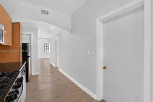 1027 Euclid Ave, Miami Beach, FL 33139 - Photo 3