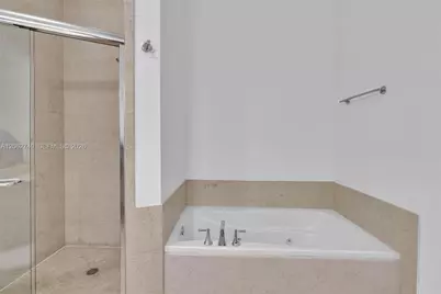 20000 E Country Club Dr #110, Aventura, FL 33180 - Photo 27
