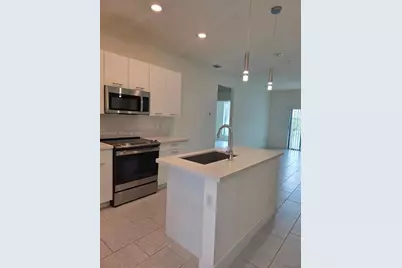 8167 NW 41st St #E-409, Doral, FL 33166 - Photo 7