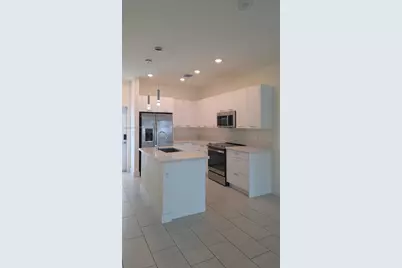 8167 NW 41st St #E-409, Doral, FL 33166 - Photo 5