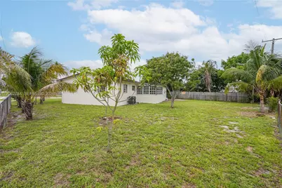701 NW 176th Terrace, Miami Gardens, FL 33169 - Photo 5