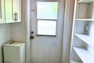 672 NE 130th St, North Miami, FL 33161 - Photo 11