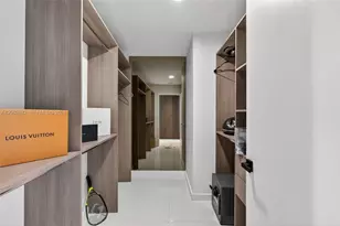 851 NE 1st Ave, Miami, FL 33132 - Photo 15