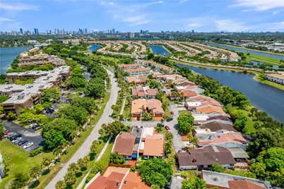 522 NE 195th St, Miami, FL 33179 - Photo 29