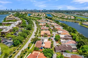 522 NE 195th St, Miami, FL 33179 - Photo 29