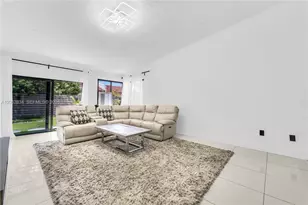 522 NE 195th St, Miami, FL 33179 - Photo 13