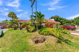 522 NE 195th St, Miami, FL 33179 - Photo 25