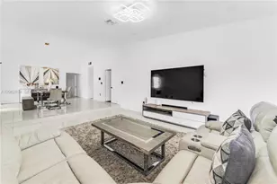 522 NE 195th St, Miami, FL 33179 - Photo 9