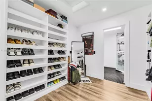 522 NE 195th St, Miami, FL 33179 - Photo 17