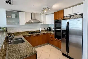 170 SE 14th St, Miami, FL 33131 - Photo 7