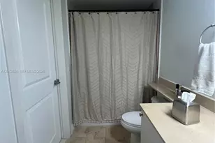 170 SE 14th St, Miami, FL 33131 - Photo 15