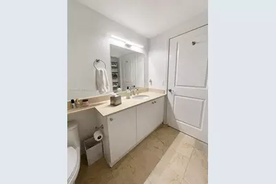 170 SE 14th St #2007, Miami, FL 33131 - Photo 13