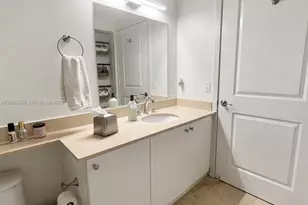170 SE 14th St, Miami, FL 33131 - Photo 13