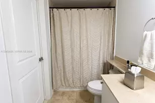 170 SE 14th St, Miami, FL 33131 - Photo 15