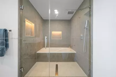 888 Biscayne Blvd #2009, Miami, FL 33132 - Photo 9