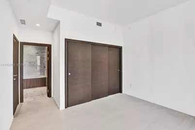 1000 Brickell Plaza #1904, Miami, FL 33131 - Photo 9