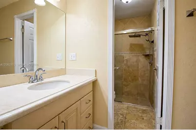 7927 NW 50th St, Lauderhill, FL 33351 - Photo 19