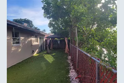 7927 NW 50th St, Lauderhill, FL 33351 - Photo 37