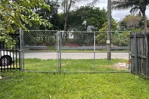 12510 W Golf Dr, Miami, FL 33167 - Photo 11