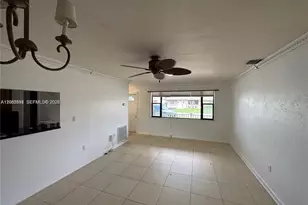 7880 NW 11th St, Pembroke Pines, FL 33024 - Photo 11