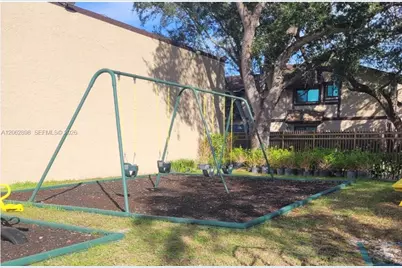 2041 Bayberry Dr, Pembroke Pines, FL 33024 - Photo 43