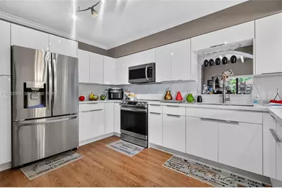 910 W 37th St, Hialeah, FL 33012 - Photo 9