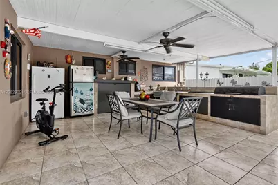 910 W 37th St, Hialeah, FL 33012 - Photo 35