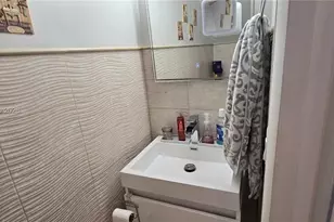 1345 W 41st St, Hialeah, FL 33012 - Photo 21