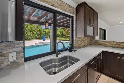 15221 SW 82nd Ave, Palmetto Bay, FL 33157 - Photo 11