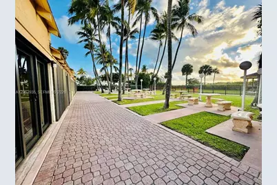 2555 Collins Ave #1400, Miami Beach, FL 33140 - Photo 27