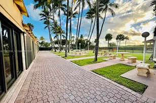 2555 Collins Ave, Miami Beach, FL 33140 - Photo 27