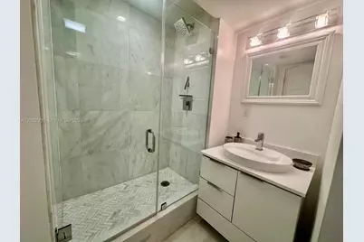 2555 Collins Ave #1400, Miami Beach, FL 33140 - Photo 17