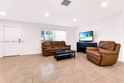 806 NE 4th St, Hallandale Beach, FL 33009 - Photo 5