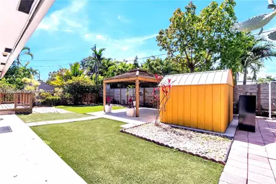 806 NE 4th St, Hallandale Beach, FL 33009 - Photo 27