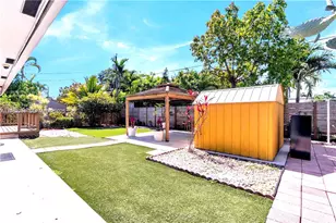 806 NE 4th St, Hallandale Beach, FL 33009 - Photo 27