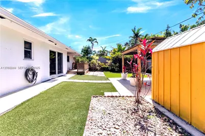 806 NE 4th St, Hallandale Beach, FL 33009 - Photo 25
