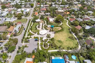 806 NE 4th St, Hallandale Beach, FL 33009 - Photo 31