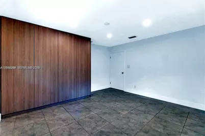 806 NE 4th St, Hallandale Beach, FL 33009 - Photo 17