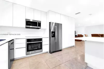 806 NE 4th St, Hallandale Beach, FL 33009 - Photo 7