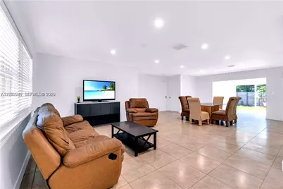 806 NE 4th St, Hallandale Beach, FL 33009 - Photo 3