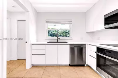 806 NE 4th St, Hallandale Beach, FL 33009 - Photo 9