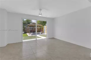 806 NE 4th St, Hallandale Beach, FL 33009 - Photo 9